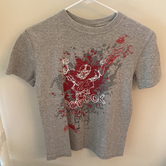 2 Boys Reebok & Nike Sports Themed T-shirts - Picture 2 of 8